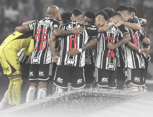 Jogadores do Atlético Mineiro comemorando juntos